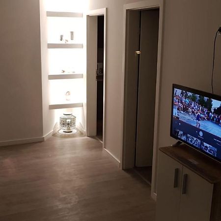 Ferienwohnung Mit Jacuzzi Naehe Flughafen Koeln Bonn Troisdorf Exterior photo