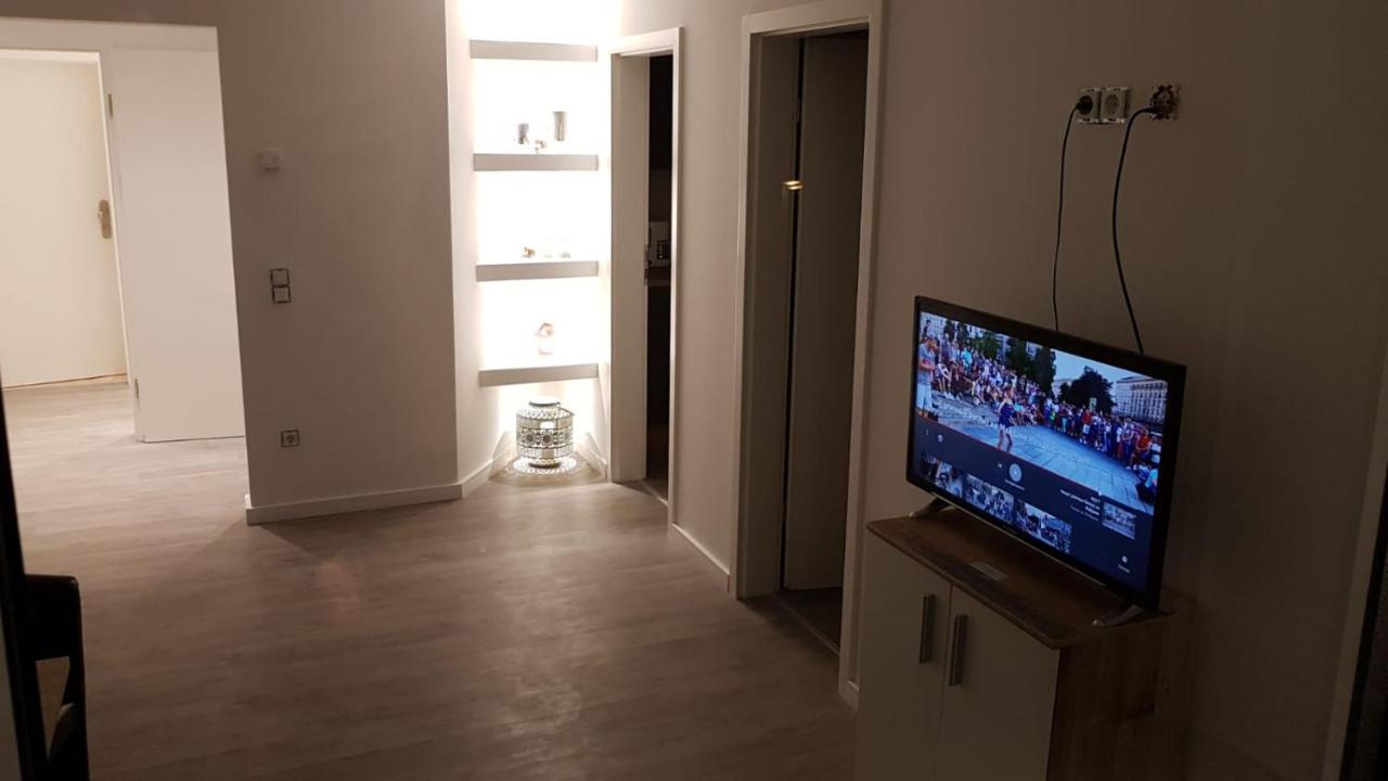Ferienwohnung Mit Jacuzzi Naehe Flughafen Koeln Bonn Troisdorf Exterior photo